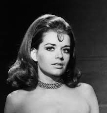 Birth date between 1950-07-04 and 1950-07-13 (Sorted by Popularity  Ascending)