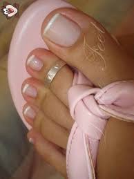 Es un diseño sencillo que consiste en pintar uñas pies con puntos de colores, de los tamaños que. Pedicure Disenos Para Xv Disenos De Unas Xv Anos Unasdecoradas Club Lo Primero Es Sentirse Satisfecha Con Sus Unas Darkherats