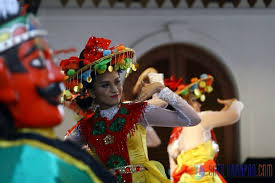 Salah satu kesenian tersebut adalah lenong yang berasal dari betawi. Pergelaran Seni Budaya Betawi Digelar Di Setu Babakan Satu Harapan