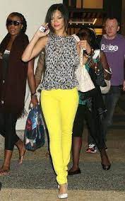 Como Combinar Un Pantalon Amarillo Yellow Pants Cute Skirt Outfits Yellow Skinny Jeans