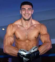 Birthday, bio, family, parents, age, biography, born (date of birth) and all information about tommy fury. Love Island 2019 Tommy Fury Weight And Height Revealed How Does He Stay Fit Express Co Uk