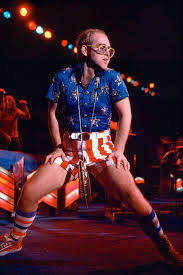 Choisissez parmi des contenus premium elton john de la plus haute qualité. 30 Flamboyant Stage Costumes Of Elton John During The 1970s Elton John Costume Elton John Stage Costume