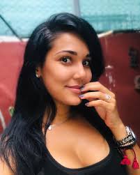 Camila Arteche 🇨🇺: Canas! Ya las veo, ahí está la herencia, la  madurez😏😅. Tengo que empezar a amarlas, porque cada vez van a ser más y  porque ya son parte indiscutible de