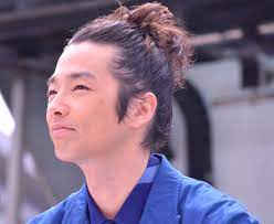 森山未來 携帯断ち10年以上 に驚きの声 シネマトゥデイ 2017 6 3 土 森山未來 携帯 俳優 シネマトゥデイ 未來 俳優 髪型 メンズ