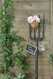 Shabby Chic Im Garten Gestalten Mit Originellen Mobeln Und Dekorationen Shabby Chic Im Garten Gestalten Mit Garten Gestalten Diy Gartendekoration Garten Deko