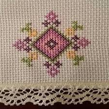Kolay Etamin Ornekleri Carpi Isi Modelleri Arasindan Secilen Yastik Havlu Kirlent Ve Cocuk Cross Stitch Rose Cross Stitch Border Pattern Cross Stitch Patterns