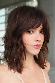 Long bob frisuren gehört zu den angesagtesten schnitten und styles dieser saison. 36 Cute Medium Length Hairstyles With Bangs Lovehairstyles Center Parted Medium Length Hair Haarschnitt Hochsteckfrisuren Lange Haare Kurzhaarfrisuren