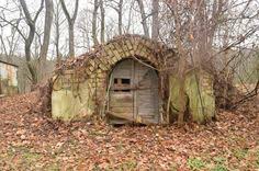Was Aussieht Wie Der Prototyp Einer Hobbithohle Ist Ein Kleiner Erdkeller Zur Lagerung Von Gemuse Garten Pinterest Hobbit Garten And Coops