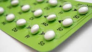 Der frühe abend könnte als zeitpunkt gut sein, so kannst du beruhigt an den wochenenden ausschlafen. Die Pille Popular Und Umstritten 60 Jahre Verhutung Aus Dem Blister