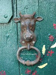 Heurtoir De Porte Meuh Airedale Nature Fleurs Et Papillons Heurtoir De Porte Vieilles Poignees De Porte Poignee De Porte