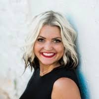 Pauline Bateman's Instagram, Twitter & Facebook