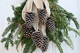 Cedar pine cone and rustic bell swag hometalk. How To Make A Pine Cone Wreath For Christmas