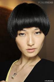 Moderne et pratique, cette coiffure se décline en carré, à la garçonne ou encore en coupe au bol. Inspiration Podium 15 Idees De Coiffures Pour Les Cheveux Courts Puretrend