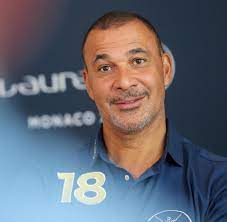 Ruud gullit ist eine kultfigur des profifußballs. Ruud Gullit Uber Fc Bayern Star Robben Und Millionen Fur 15 Jahrige Welt