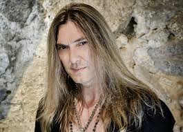 Do meu olhar pra fora. Edu Falaschi Lanca Album Vera Cruz Com Participacoes De Max Cavalera E Elba Ramalho Ouca Ligado A Musica