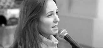 Laura Hand versiona "SONGBIRD"