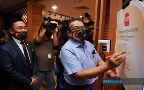 Kemusnahan yang berleluasa pada habitat semulajadi burung itu telah memaksa ia mencari habitat baru yang lebih. Bernama Kplb Sasar Rbo Kplb Jadi Pusat Sehenti Produk Usahawan Desa