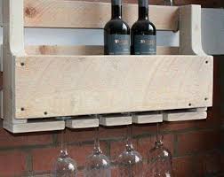 Ist eine reservierung im markt nicht möglich, organisiert der einrichtungsmarkt gerne vor.dimensions des diagonales, comparaisons et surface des écrans.table de conversion et de correspondance. Whiskey Shelf Wine Shelf Wine Whiskey Glass Shelf Glasses Etsy Wine Shelves Wine Rack Classic Shelves