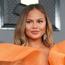 She made her debut in the annual sports illustrated swimsuit issue in 2010 and, alongside nina agdal and lily aldridge. Chrissy Teigen Ich Bin Seit Vier Wochen Wieder Trocken Gala De