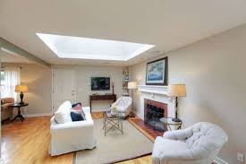 The designers has to take full advantage of natural light and cleverly brought them into the house through the skylight, making the whole living room flooded with natural sunlight. Pin By Podoba Mi Sie On Skylights Skylight Design Popular Living Room Skylight