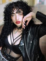 Bianca Elliott (@biancalugooo) • Instagram photos and videos