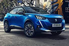 The new peugeot 2008 plugs the compact suv gap the way the old one never quite did, despite being very capable. Peugeot 2008 Und E 2008 Erster Test Schon Gefahren 4wd Motorline Cc