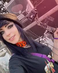 𝕷𝖚𝖓𝖆 𝕭𝖑𝖆𝖈𝖐 🎃 (@officiallunablack) • Instagram photos and videos