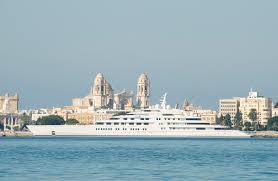 A favourite with yachtspotters worldwide, dilbar is considered the largest superyacht in the world by volume. List Of Motor Yachts By Length Wikipedia