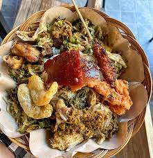 Kalau biasanya yang kita tahu itu babi guling, . 20 Makanan Khas Bali Tak Banyak Yang Tau Wajib Dicoba Jalan Melali