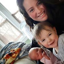 Nacer en medio de la pandemia: COVID-19 complica los partos y la relacion  mama-bebe