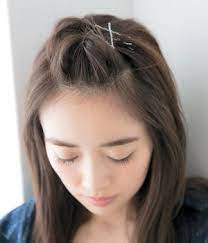 前髪を上げるアレンジ くるりんぱにピン使いのポンパ 女子力急上昇な前髪の上げ方 美的 com 長い前髪 アレンジ 前髪アップヘア 簡単ヘアアレンジ 前髪