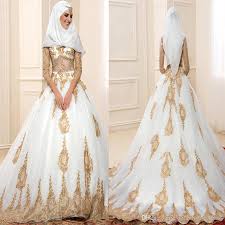 Weitere ideen zu muslimische brautkleider, braut, hijab braut. Grosshandel Goldspitze Muslim Brautkleider Mit Langen Armeln Durchschauen Ballkleid Hijab Brautkleid Nach Mass Plus Size Brautkleider Von Everlastinglovedress 161 29 Auf De Dhgate Com Dhgate