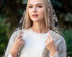 Evintage Veils~ Traditional Soft Lace French Chapel Veil Mantilla: Ivory or  Black Wrap