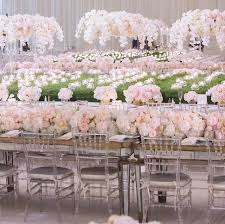 Romantic Wedding At Terranea Resort Our Clear Chiavari Chairs Are A Match Made In Heaven With The Long Mirror Tables Flowers Decoracao Festa Decoracao Festa