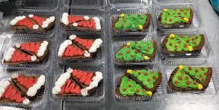Popular christmas cookies like frosted cutout reindeer cookies. Sarah Rumpf On Twitter I Ve Been Looking Forward To Christmas Cakes Since I Was Hired In June Mini Cakes And Cookie Cake Slices Publix Publixbakery Publix Publixjobs Https T Co Tirn19ozsw