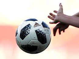 In the german football league system, it is positioned between the 2. Auch Die 3 Liga Bekommt Einen Einheitlichen Ball Kicker