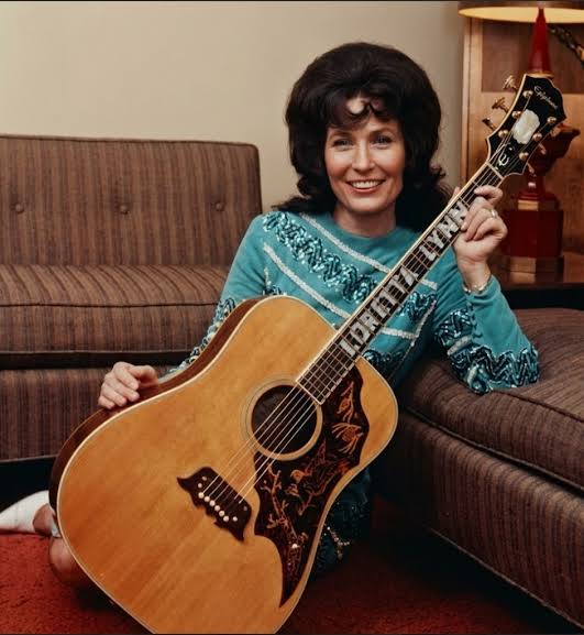 Loretta Lynn's “Coal Miner's Daughter” is one of country music's most iconic autobiographical songs, telling the story of her childhood growing up in a poor mining community in Butcher Hollow, Kentuck