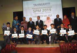 Congrats On Your Spm Results Muhyiddin Makes Surprise Visit To School The Star