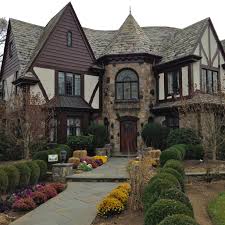 Restored 150 Stained Glass Windows And Steel Frames In This Tudor Home Tudors Stainedglass Gardencity Lon Gorgeous Houses Tudor Style Homes House Styles
