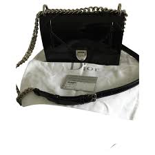 Dior Diorama Handbags Varnish Black Ref 112001 Joli Closet Authentique sac vintage dior modèle lady dior en cannage tissu noir bijouterie dorée intérieur en tissu rouge etiquette interne de la mai. diorama