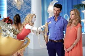 Ganó reconocimiento internacional tras protagonizar la película rock of ages (2012) junto a tom cruise y la serie biográfica luis miguel (2018). Jane The Virgin Recap Chapter 32 Ew Com