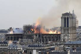 Exclusiv CorespondenÈ›Äƒ Din Paris De La Oana Moisil Aici Arde Notre Dame Pe Tot Coridorul De La Etajul Meu Miroase Tare A Ars Libertatea