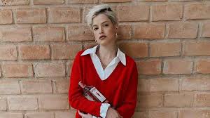 Scroll down and check out her slim body, short and/or medium light brown hairstyles & haircuts. Agatha Moreira Supera Luto E Ressuscita Personagem Para Verdades Secretas 2 Istoe Independente