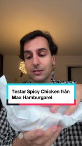 Första gången i mitt liv som jag äter spicy chicken hamburgaren från Max!  #hamburger #spicyfood #chicken @MAX Burgers