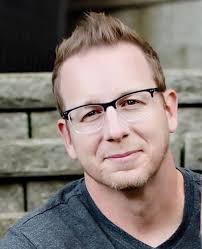 Dennis Rego's Instagram, Twitter & Facebook