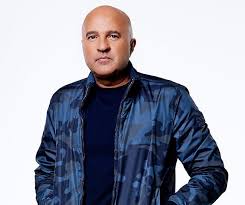 John van den heuvel, het is net een vluchtheuvel, je kan bijna niet om hem heen maar het zal toch moeten, john is alom aanwezig, je kan de televisie niet aanzetten of beertje john rolt olijk over het scherm. John Van Den Heuvel