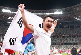 우상혁은 30일 일본 도쿄의 도쿄 올림픽 스타디움에서 열린 2020 도쿄 올림픽 육상 남자 높이뛰기 예선에서 2m28을 기록하며 전체 9위로. G9bymrgh17mudm