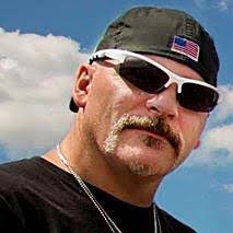 Robb Mariani's Instagram, Twitter & Facebook