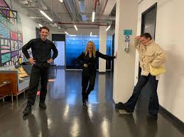 Fonte de informações sobre a atriz emma corrin no brasil. Kylie Minogue On Twitter I Love Thecrown And Am Super Excited To See These Uber Cool Cats In Season 4 Joshoconnor15 Emma Corrin A Socially Distanced See Ya After The Thegnshow Https T Co M90acm7xpb
