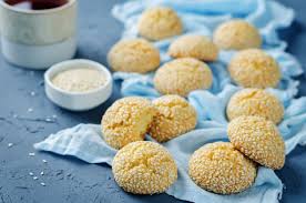 Le reginelle, sono dei biscotti tipici della mia zona, molto friabili, quasi come una frolla, avvolti da i tanti semini di sesamo, che caratterizza questo. Biscotti Al Sesamo La Ricetta Gustoblog